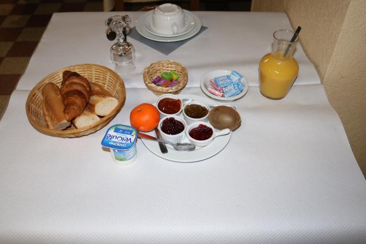 Hotel Logis Le Port Saint Aubin Morannes sur Sarthe-Daumeray Esterno foto