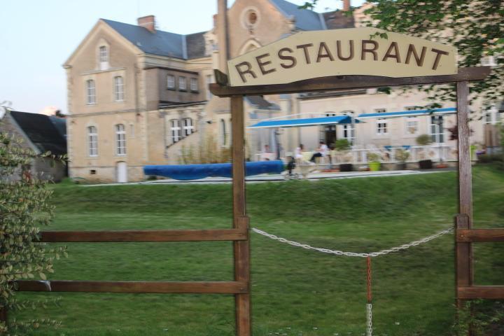 Hotel Logis Le Port Saint Aubin Morannes sur Sarthe-Daumeray Esterno foto